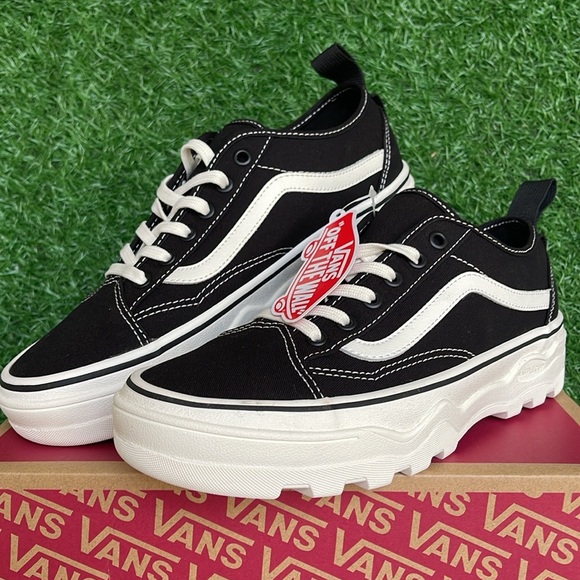 Vans Men’s Sentry Old Skool (Canvas) Black/Marshmallow
VN0A5KR3VQE
Sneakers - Picture 15 of 16